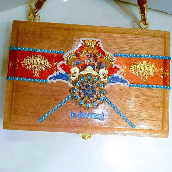 Suenos de Saundra Upcycled Collection, La Promese Cigar Box, Purse - Picture 9 of 12